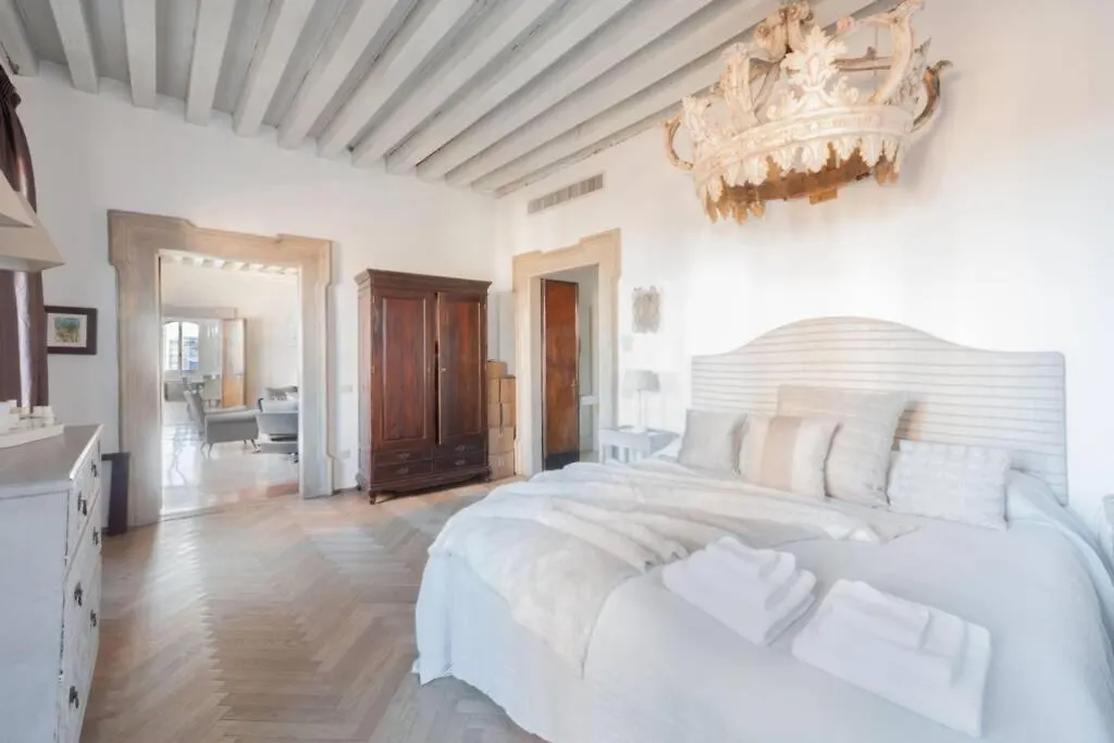 Ca' Erizzo Dream Apartment, Spectacular Views From The Amazing Terrace! Venice Apartment
