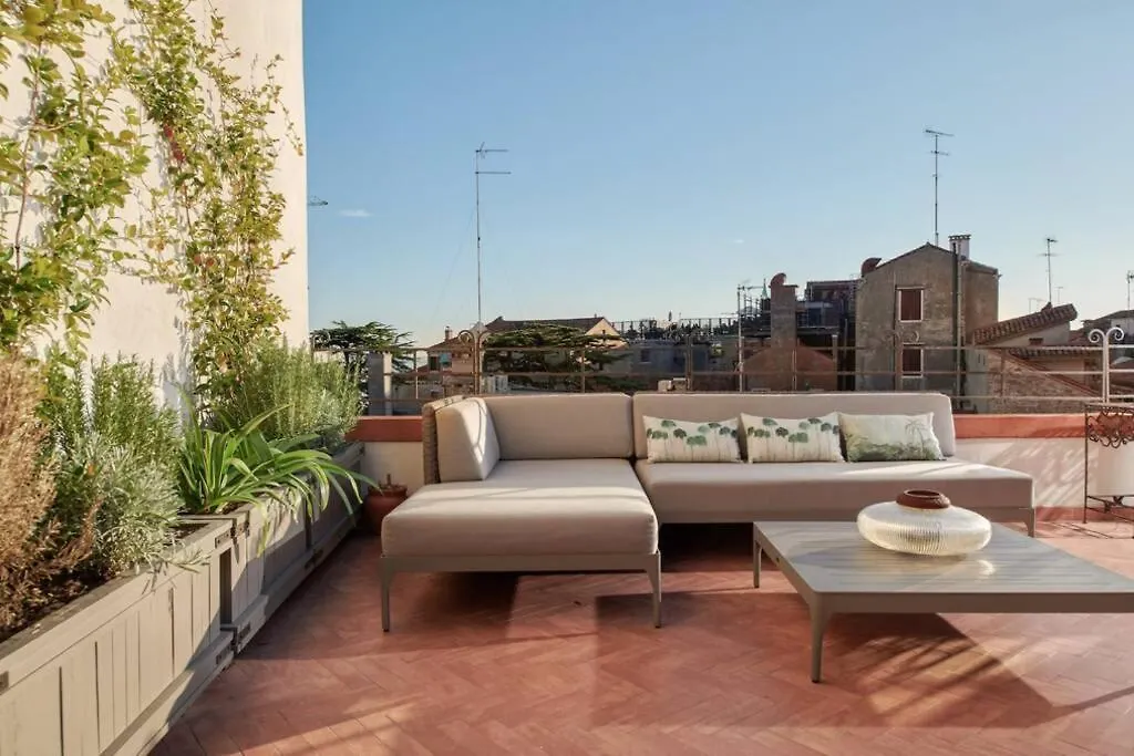 Ca' Erizzo Dream Apartment, Spectacular Views From The Amazing Terrace! Venice Italy